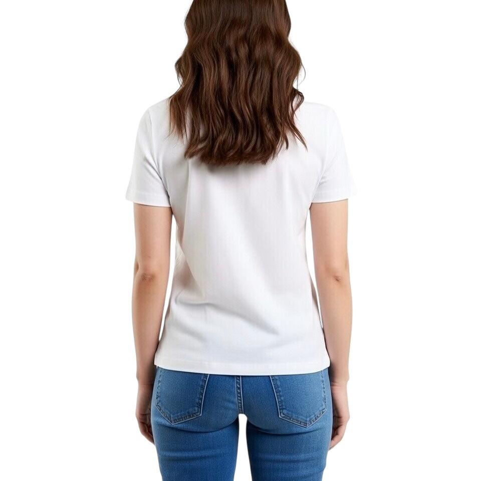 Damen T Shirt von VILLIERS MAISON SUISSE in Weiss, getragen von einem Model in Rückenansicht mit schlichtem Design.