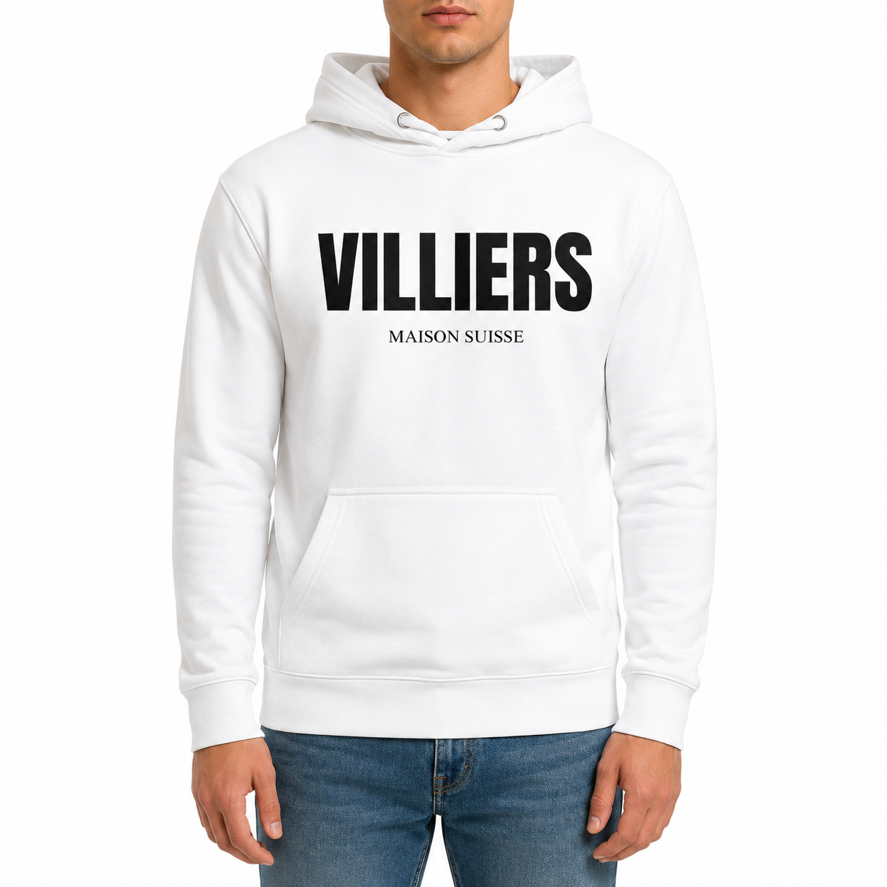 Herren Premium Hoodie von VILLIERS MAISON SUISSE in Weiß mit schwarzem Logo auf der Brust, getragen von einem Model in der Frontansicht.